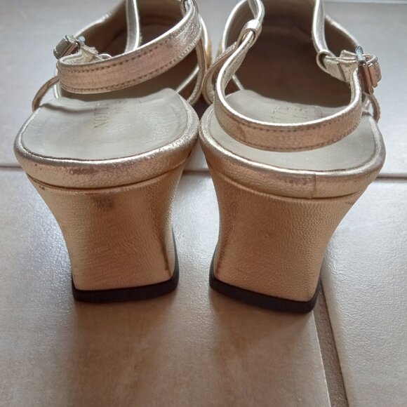 VINTAGE GOLD LAMÉ & SEQUIN SHOE - Picture 8 of 14